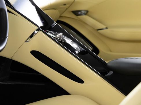 Used 2021 Ferrari Roma RWD image 6