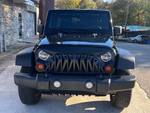 Used 2013 Jeep Wrangler Unlimited Sahara w/ Connectivity Group image 9