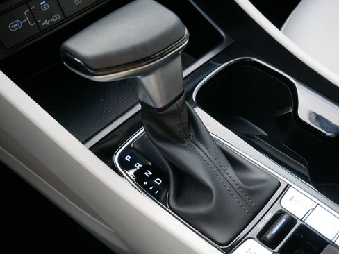 Certified 2025 Hyundai Tucson SE image 25