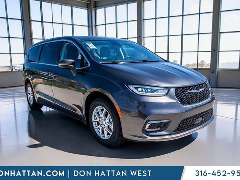 Used 2023 Chrysler Pacifica Touring-L FWD image 28