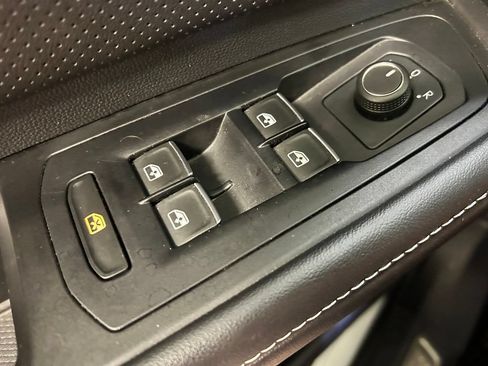 Used 2024 Volkswagen Atlas SE AWD/4WD image 5