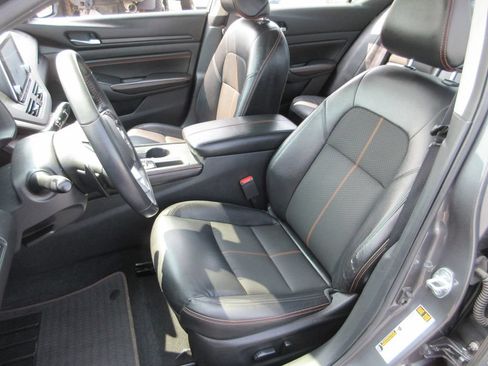 Used 2021 Nissan Altima 2.5 SR FWD image 16