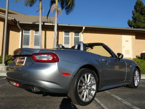 Used 2017 FIAT 124 Spider Lusso image 8
