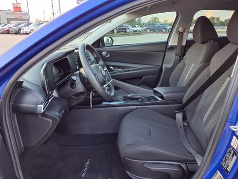 Used 2026 Hyundai Elantra SE FWD image 6