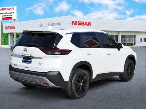 Used 2023 Nissan Rogue SV image 4