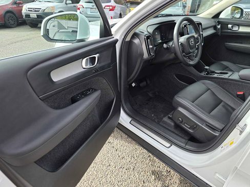 Used 2025 Volvo XC40 B5 Core w/ Protection Package Premier image 21