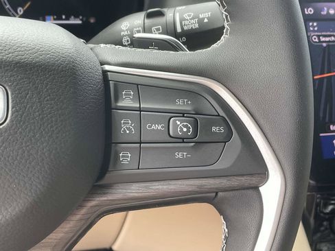 New 2025 Jeep Grand Cherokee Limited w/ Luxury Tech Group II image 14