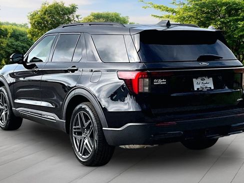 New 2026 Ford Explorer ST-Line w/ ST-Line Street Pack AWD/4WD image 3