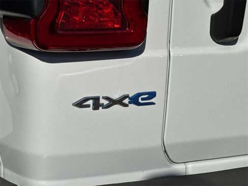 Used 2022 Jeep Wrangler Unlimited Sahara w/ Cold Weather Group image 19