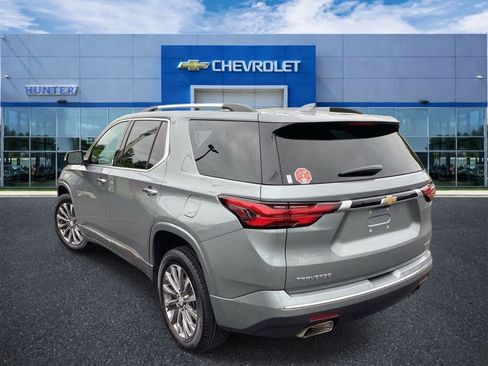 Used 2023 Chevrolet Traverse Premier FWD image 2