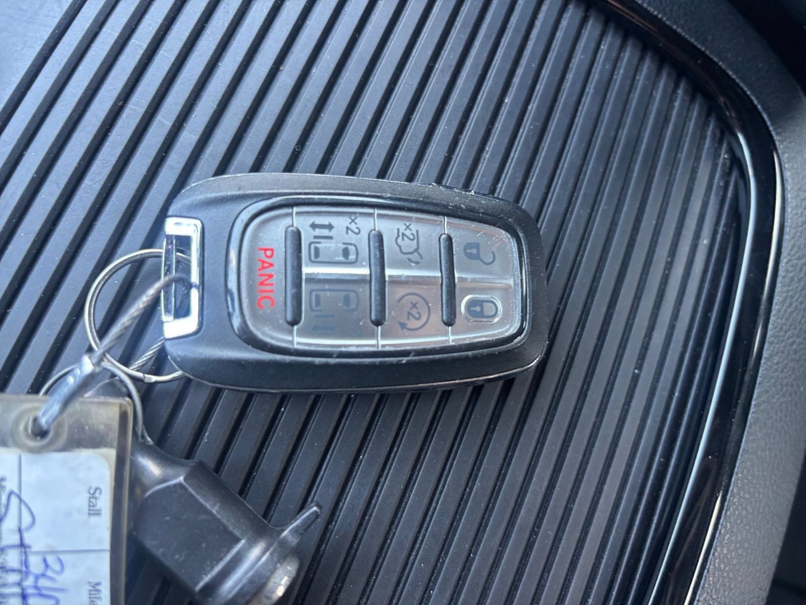 Used 2025 Chrysler Pacifica Limited FWD image 27