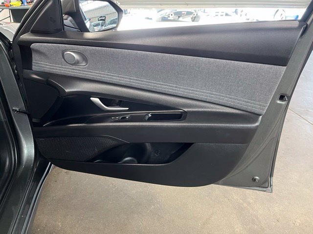 Used 2025 Hyundai Elantra Limited FWD image 13