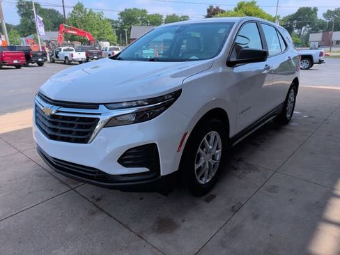 Used 2023 Chevrolet Equinox LS FWD image 3