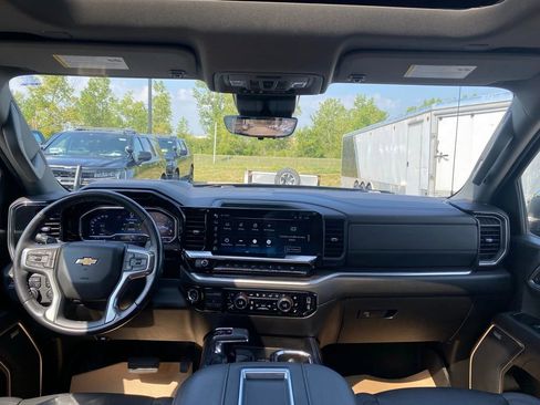 Used 2022 Chevrolet Silverado 1500 LTZ w/ Technology Package image 23