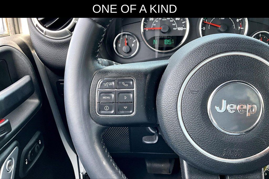 Used 2017 Jeep Wrangler Unlimited Rubicon w/ Connectivity Group AWD/4WD image 10