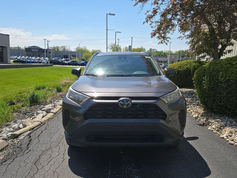 Used 2021 Toyota RAV4 LE AWD/4WD image 2