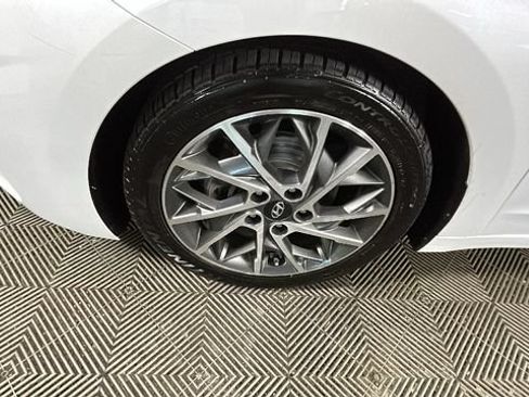 Used 2020 Hyundai Elantra Limited w/ Ultimate Package 03 FWD image 9