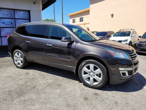 Used 2017 Chevrolet Traverse LT w/ Style and Technology Package image 17