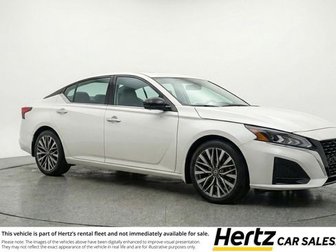 Used 2025 Nissan Altima 2.5 SV image 1