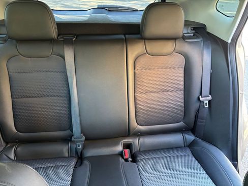 Used 2025 Chevrolet Trax LT image 32