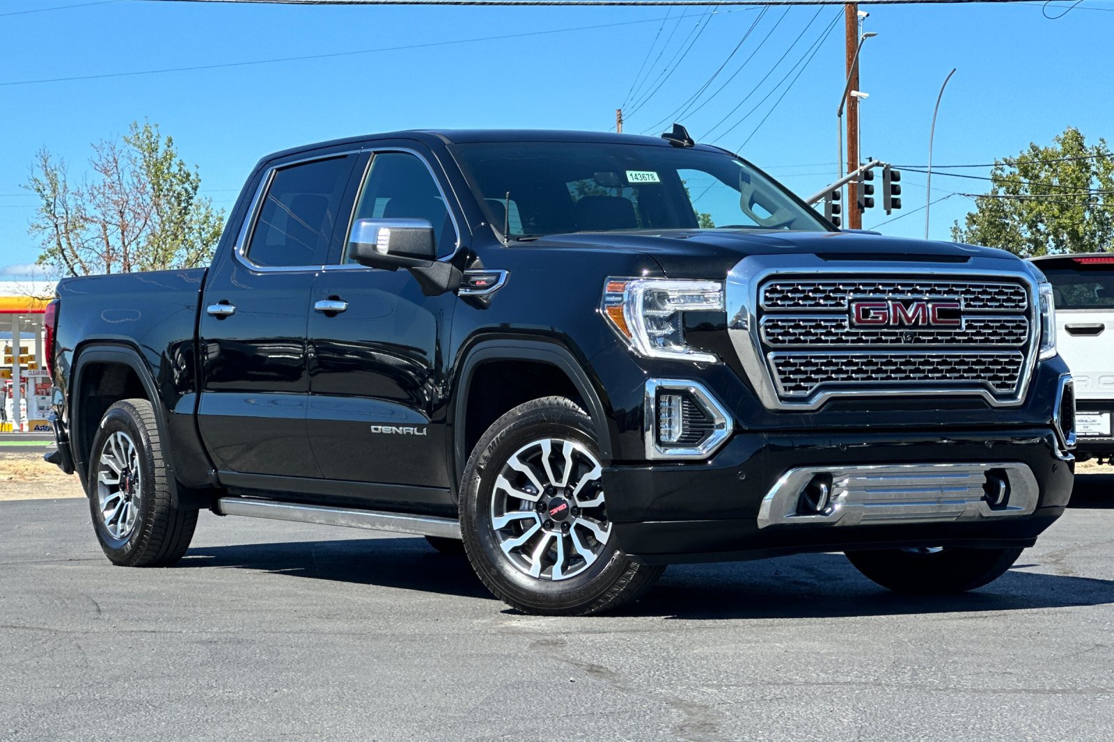 Used 2021 GMC Sierra 1500 Denali w/ Denali Carbonpro Edition AWD/4WD image 2