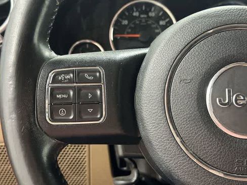 Used 2017 Jeep Wrangler Unlimited Sahara w/ Connectivity Group AWD/4WD image 17