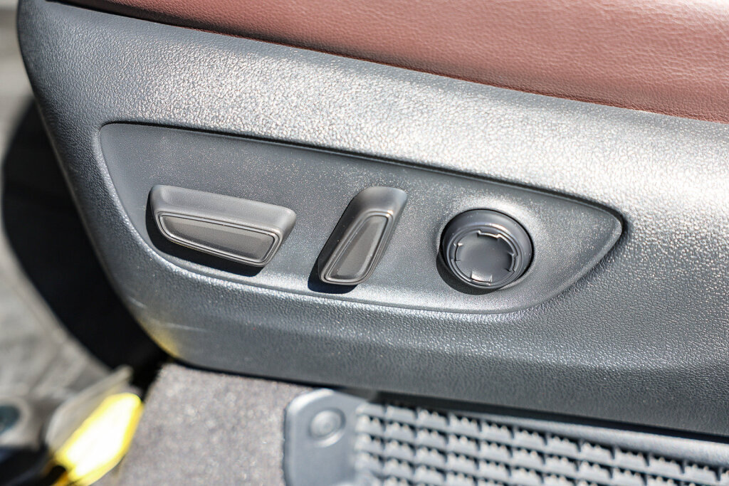 Certified 2024 Toyota Sienna Platinum FWD image 13