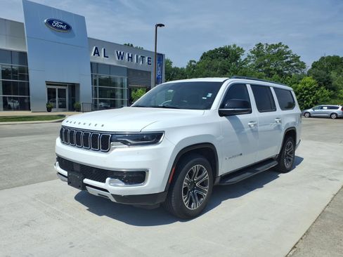 Used 2024 Jeep Wagoneer L Series II RWD image 1