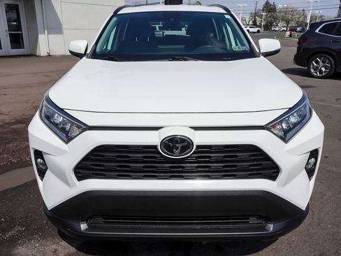 Used 2020 Toyota RAV4 XLE FWD image 2