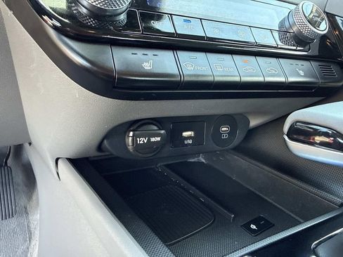 Used 2025 Hyundai Elantra SEL image 30