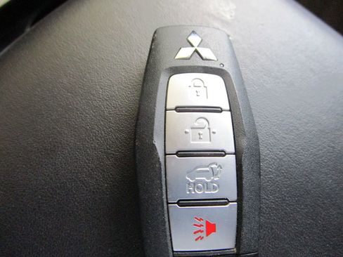 Used 2024 Mitsubishi Outlander SE image 40