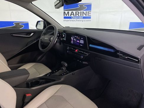 Used 2024 Kia Niro EX Touring FWD image 35