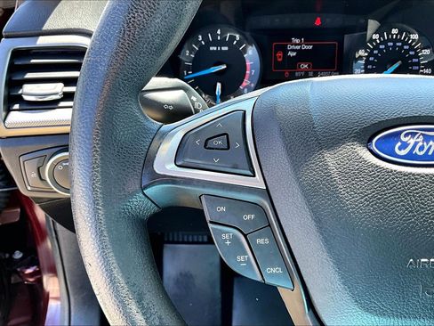 Used 2017 Ford Fusion SE image 11