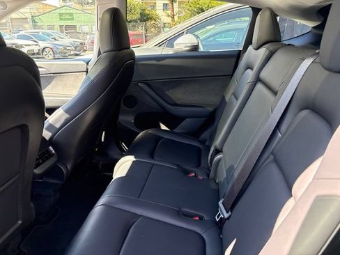 Used 2024 Tesla Model Y Long Range AWD/4WD image 8