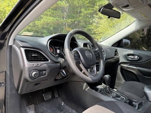 Used 2019 Jeep Cherokee Latitude w/ Popular Appearance Group image 14