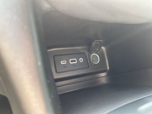 Used 2023 Chevrolet Equinox LT image 28