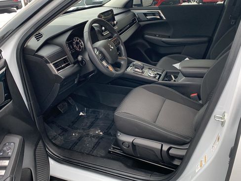 Used 2022 Mitsubishi Outlander ES image 12