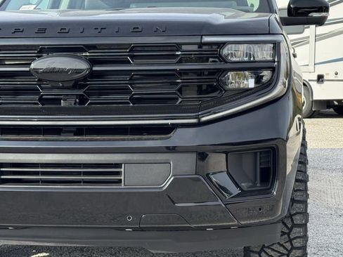 New 2025 Ford Expedition Max Platinum w/ Driver's Package image 9