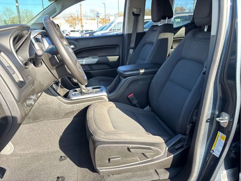 Used 2019 Chevrolet Colorado LT w/ LT Convenience Package image 8