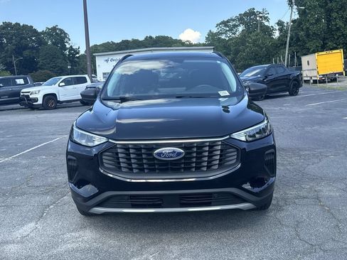 Used 2023 Ford Escape Active w/ Tech Pack #1 AWD/4WD image 2