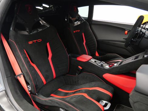 Used 2022 Lamborghini Huracan STO RWD image 22