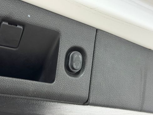 Used 2016 Cadillac Escalade Luxury RWD image 44