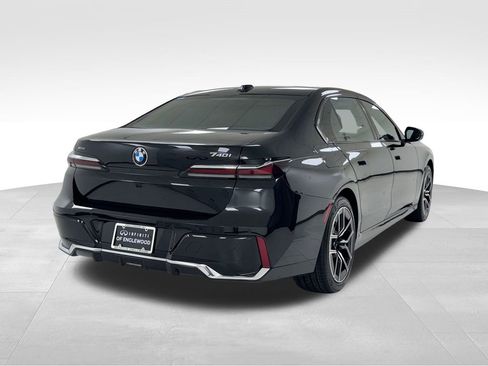 Used 2025 BMW 740i xDrive image 7