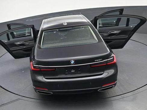 Used 2022 BMW 740i w/ Premium Package image 40