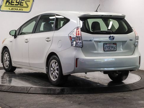 Used 2012 Toyota Prius V Two w/ Preferred Accessory Pkg FWD image 2