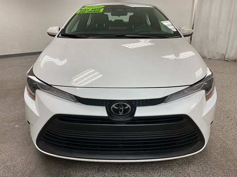Used 2025 Toyota Corolla LE image 2