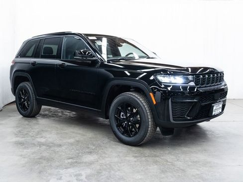 New 2026 Jeep Grand Cherokee 4WD image 1