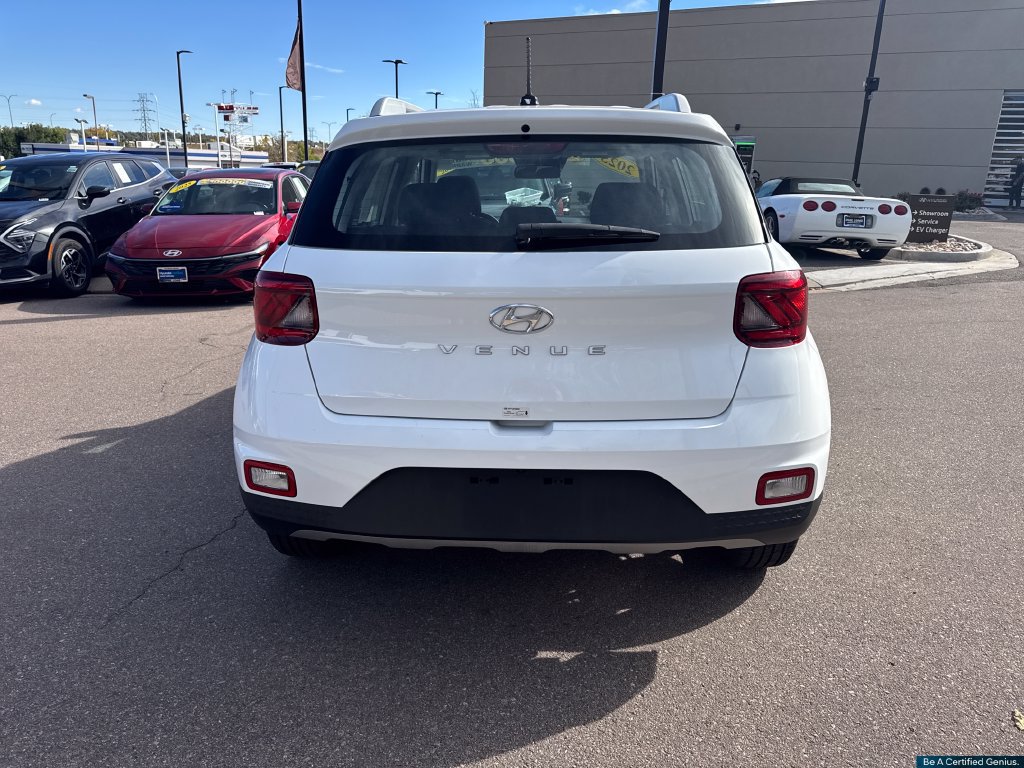 Certified 2025 Hyundai Venue SEL FWD image 25