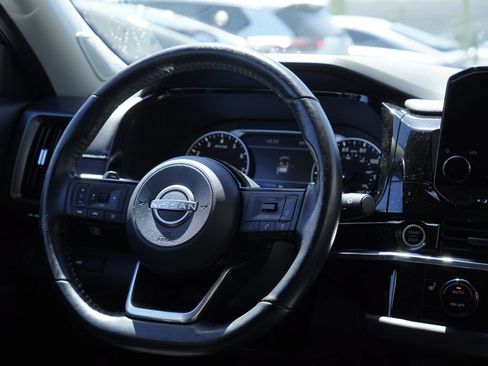 Used 2022 Nissan Pathfinder SL w/ SL Premium Package FWD image 30