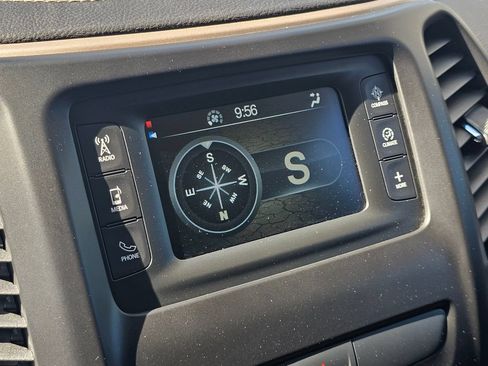 Used 2017 Jeep Cherokee Sport AWD/4WD image 33
